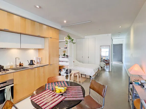 12 Water St #303, Vancouver, BC V6B 1A5