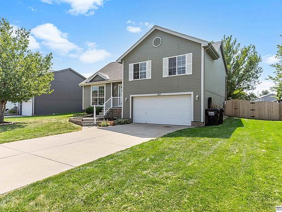 2nd image of 821 Lake Vista Dr