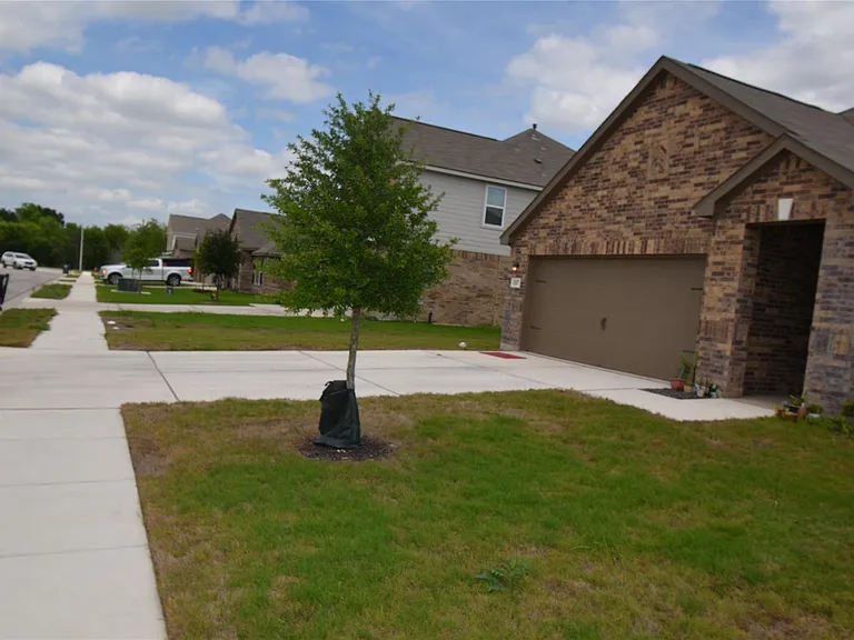 1187 Amy Dr — Photo 3