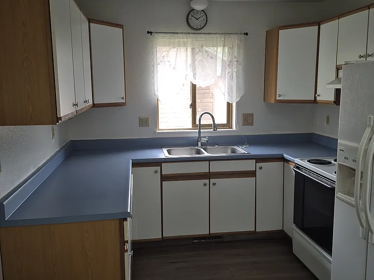 315 Thurlow Ave #B — Photo 4