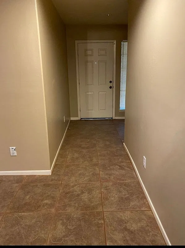 3 bed, 2.0 bath, 1703 sqft, $2,150 — Photo 3