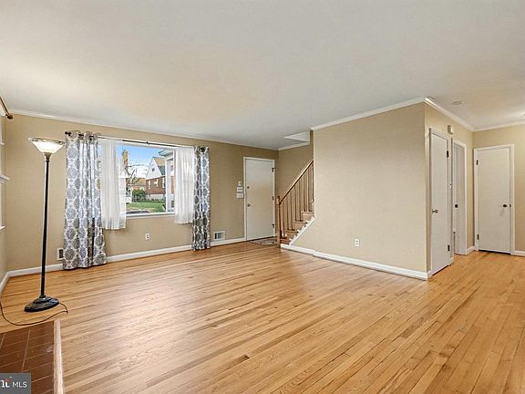 5th image of 8224 Laurel Dr