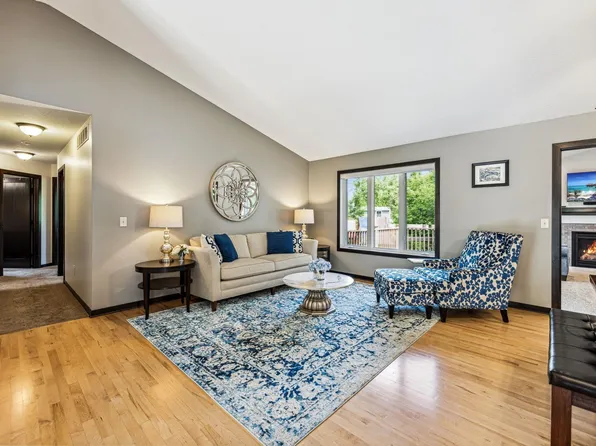 1576 Quast Ct, White Bear Lake, MN 55110