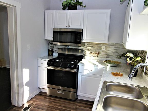 3rd image of 3837 Glenn Ave