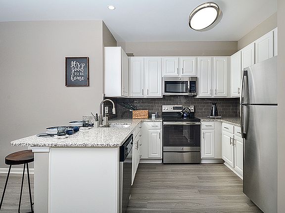 Plymouth Pointe Kitchen