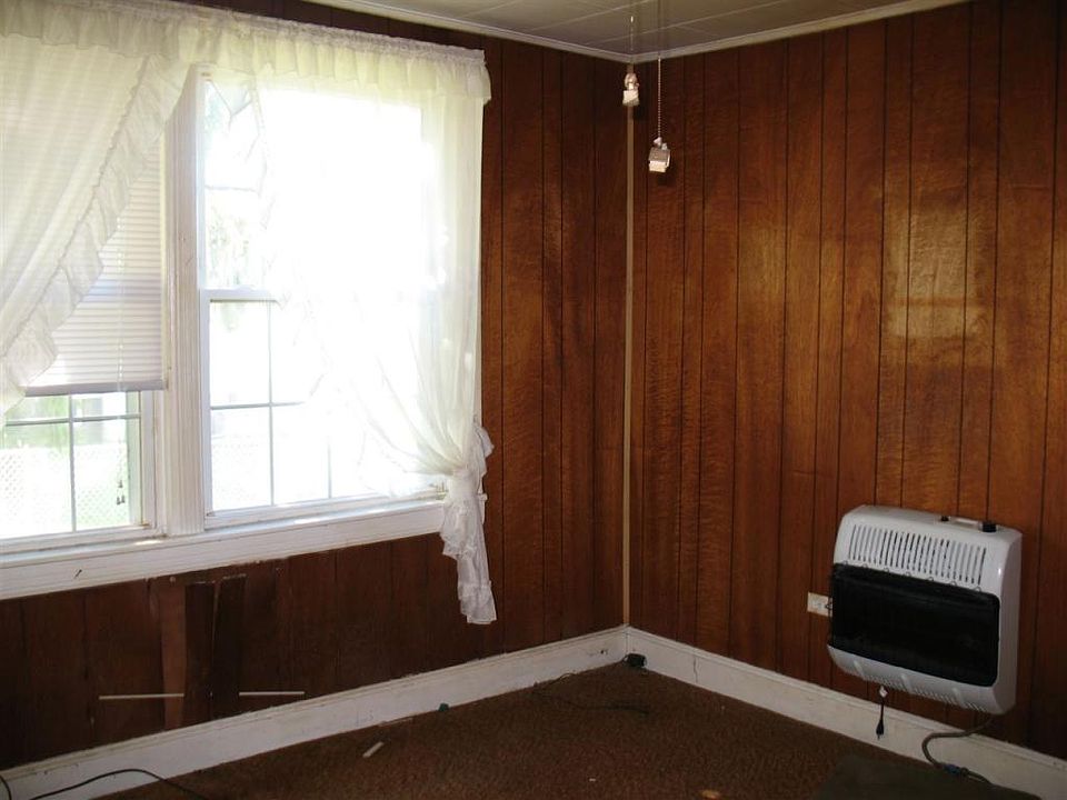 2nd image of 1811 River Rd