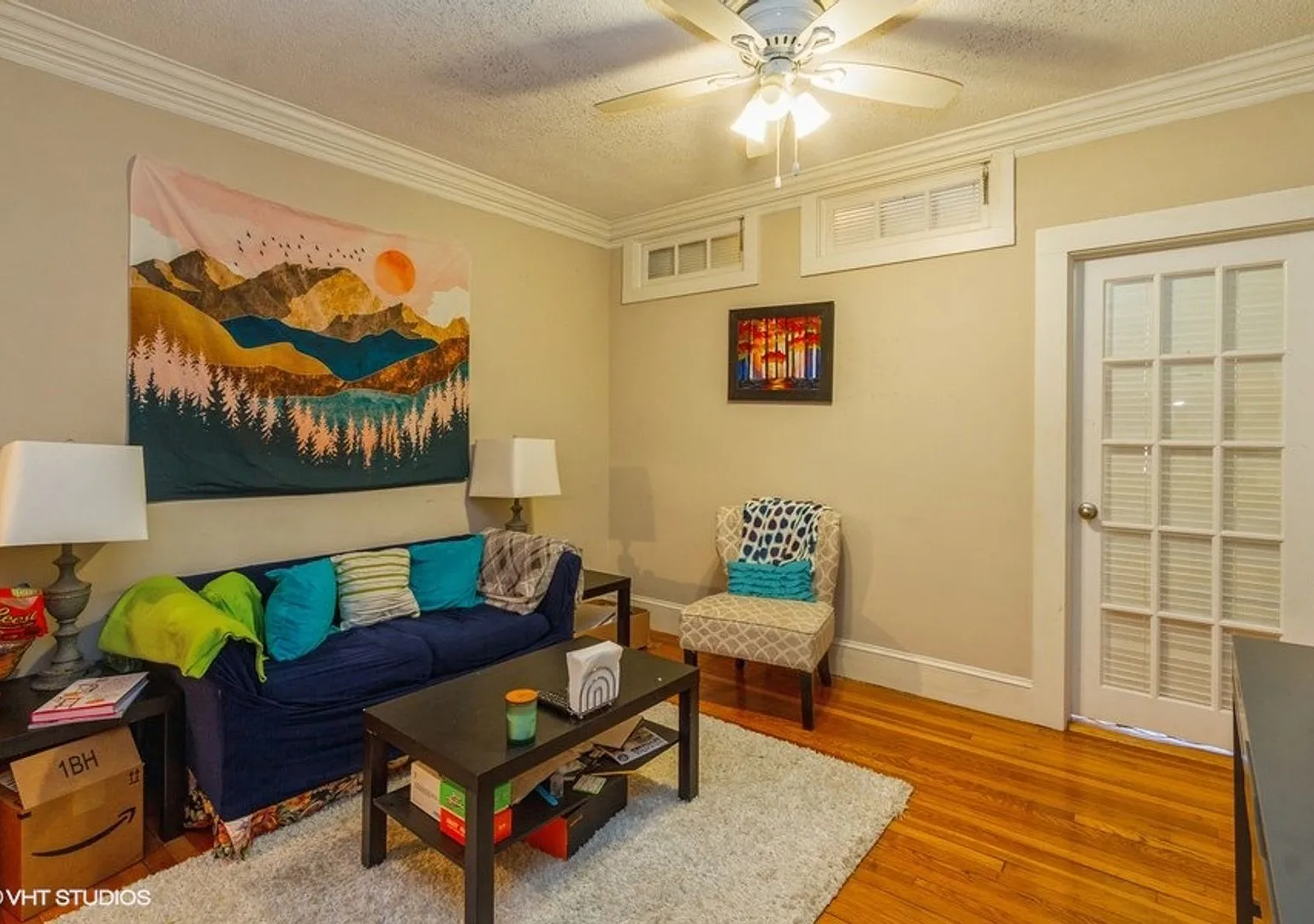 Brighton Renovated 3 Bed Condo Heat & Hot Water Included 9/1 — Photo 1