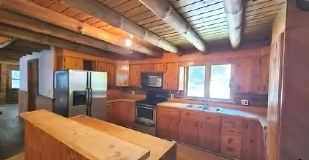 3 bed, 2500 sqft, $2,500 — Photo 4
