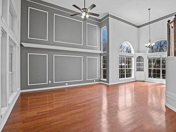 3rd image of 6813 Carrington Dr