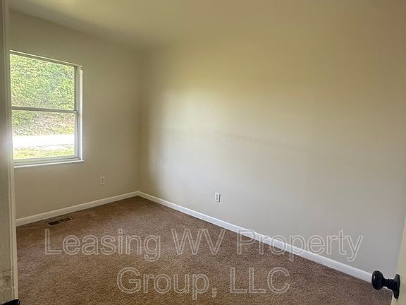 3rd image of 1 Surrey Dr