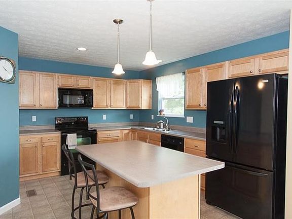 3rd image of 130 Brittony Woods Dr