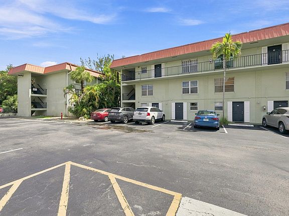 3rd image of 805 W Oakland Park Boulevard