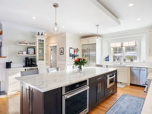 5th image of 333 Brush Hill Rd