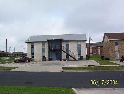3rd image of 1501 Benttree Dr APT A