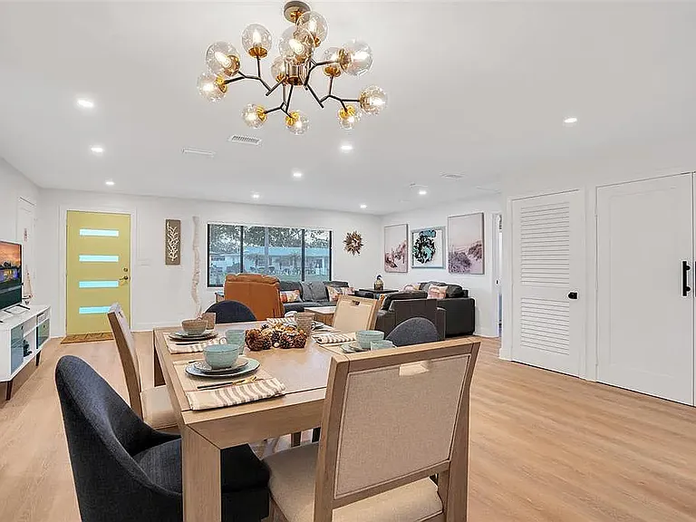 1654 Suffolk Dr — Photo 18