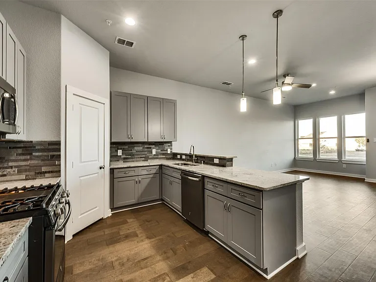 5827 Rivendell Dr — Photo 8