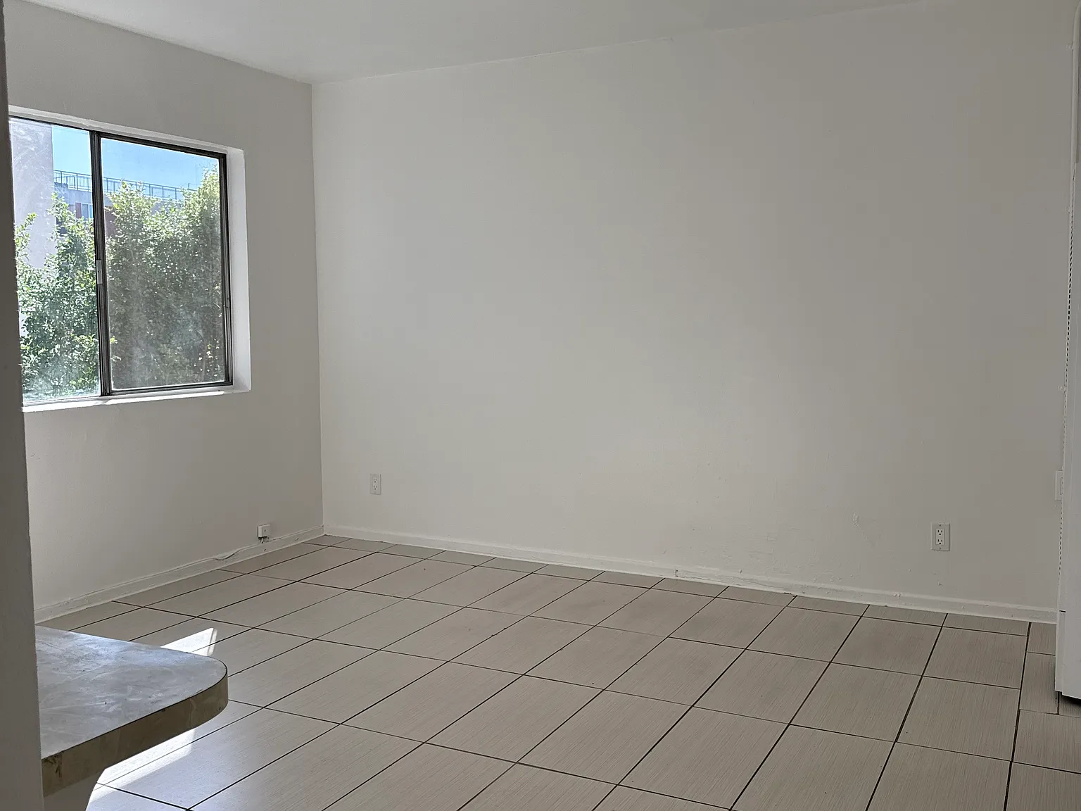 2 bed, 1220 sqft, $2,400 — Photo 2