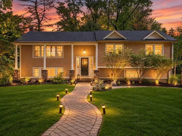 521 Avon Ct, River Vale, NJ 07675