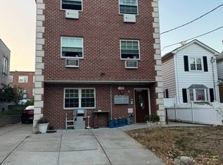 2052 49th St #3A-11105, Astoria, NY 11105