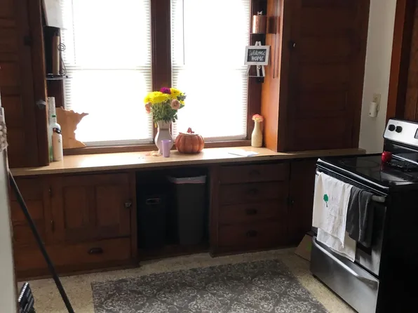 411 S 6th St, River Falls, WI 54022