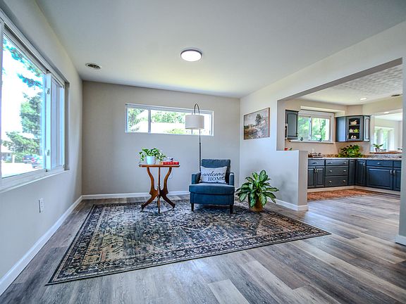 4th image of 304 N 3rd St