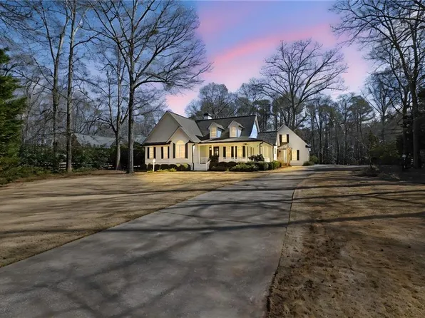 418 Oakwood Dr, Bogart, GA 30622