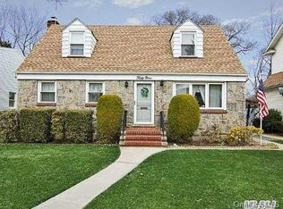 59 E Saint Marks Pl, Valley Stream, NY 11580