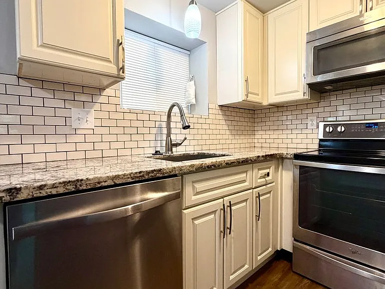 3225 SE Alder Ct #1-6 — Photo 4