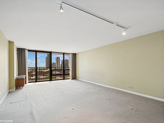 3rd image of 1636 N Wells St APT 1115