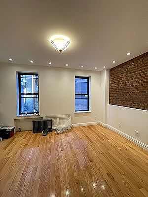 4th image of 240 E 33rd St #4C