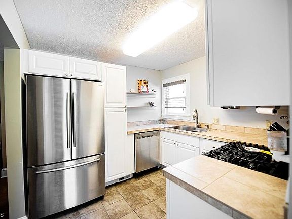 3rd image of 20648 Woodstock Ave