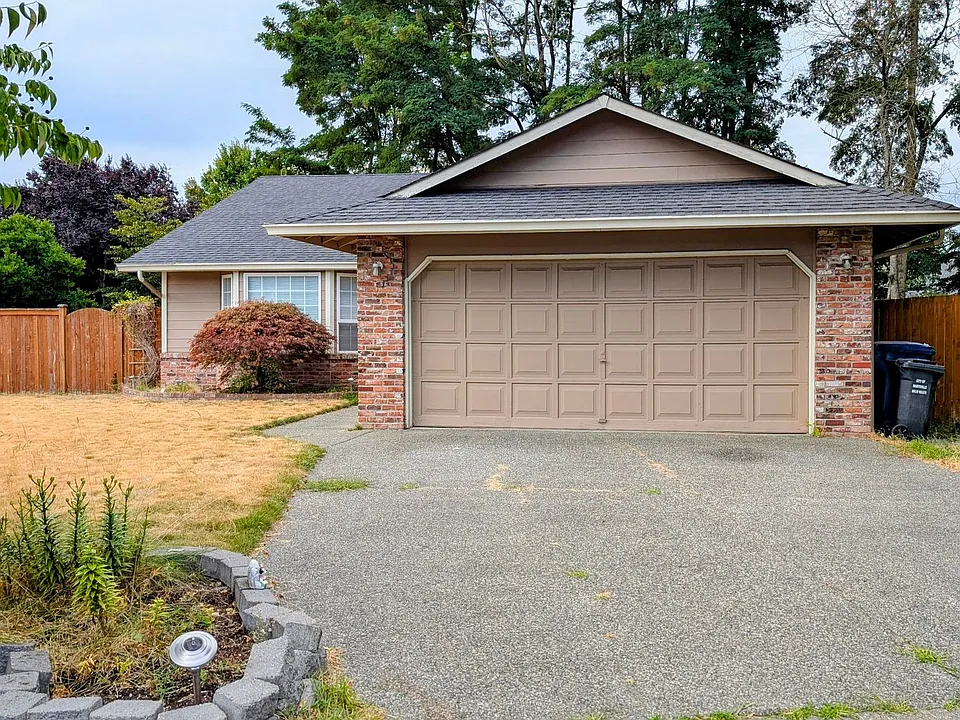8228 49th Ave NE