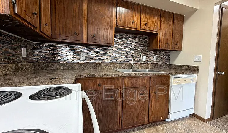2532 T St #6 — Photo 8
