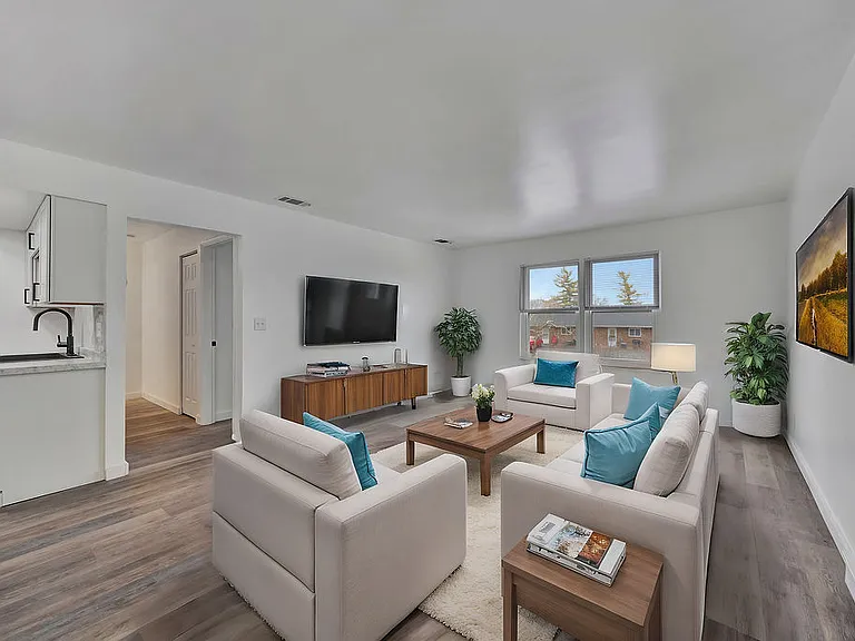 Apply At

Under Rentals

1 & 2 Bedroom Apartments Available

Water and Trash Paid!
Tags