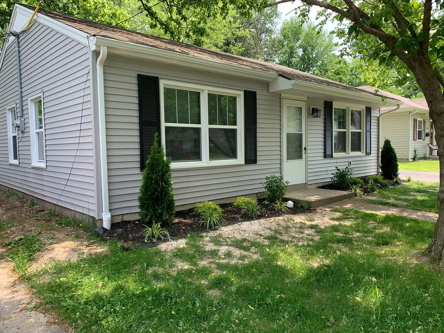 3 bed, 1000 sqft, $1,300 — Photo 2