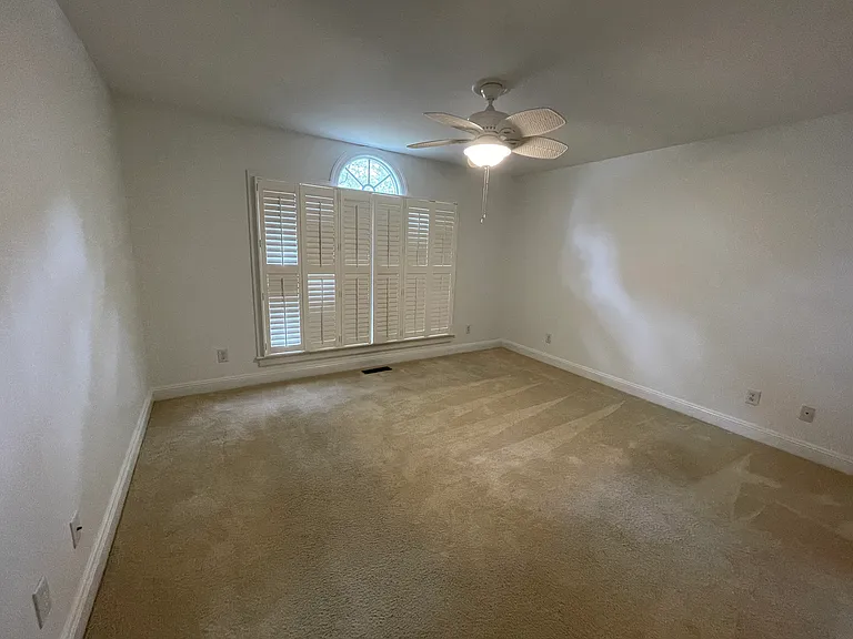 2317 Chelsea Dr NW — Photo 4