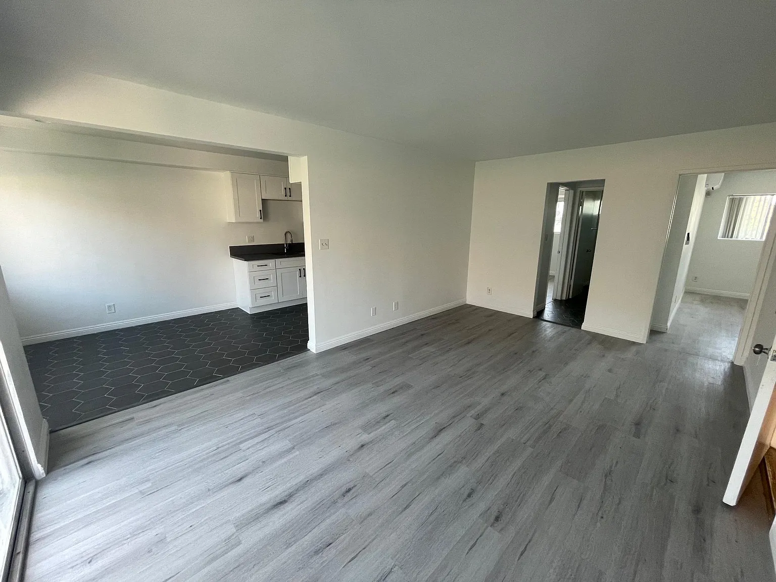 209 N Bushnell Ave — Photo 3