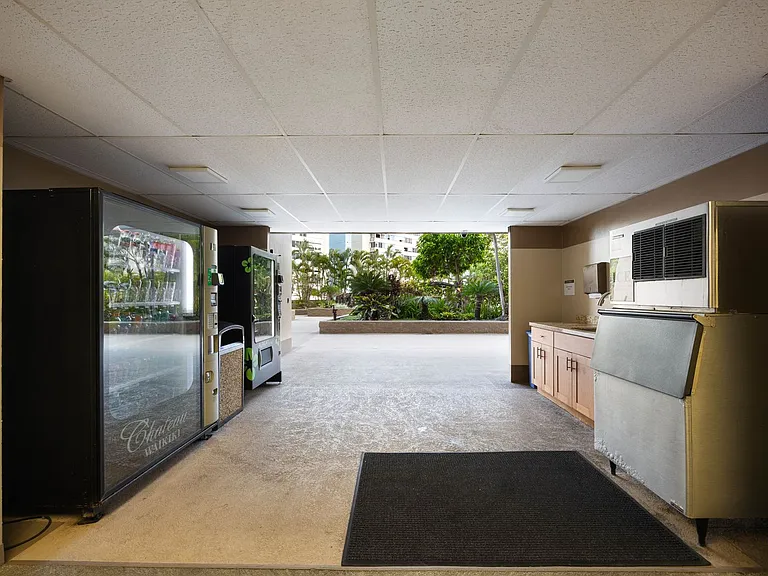 411 Hobron Ln #806 — Photo 35
