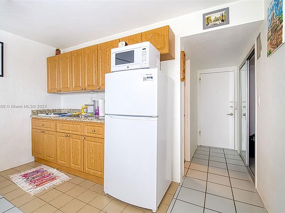 3rd image of 6484 Indian Creek Dr APT 213
