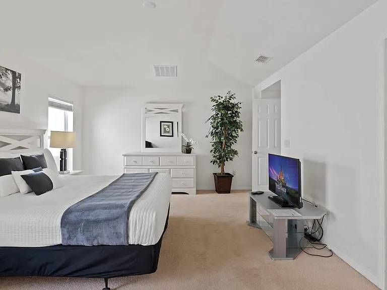 Dharma Cir — Photo 13