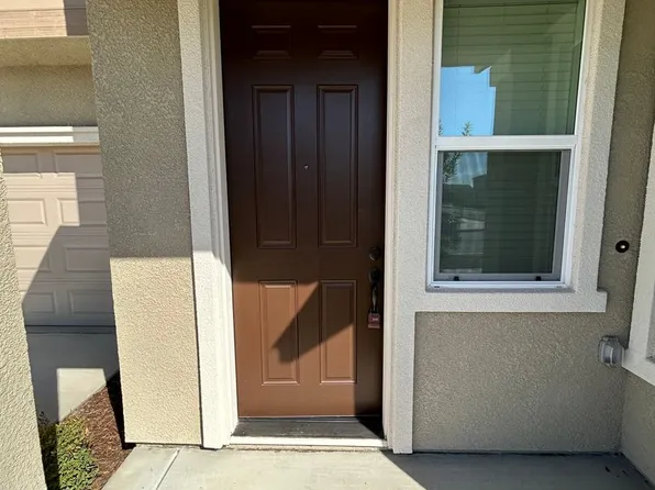 3538 E Harter Ct, Visalia, CA 93292