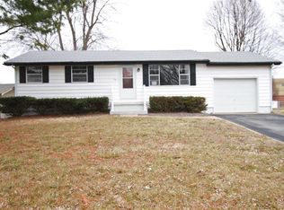 219 Candlelight Dr, Fairview Heights, IL 62208