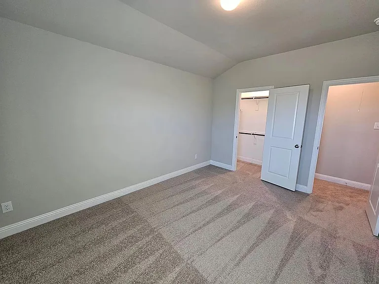 549 Hutchinson Ln — Photo 9