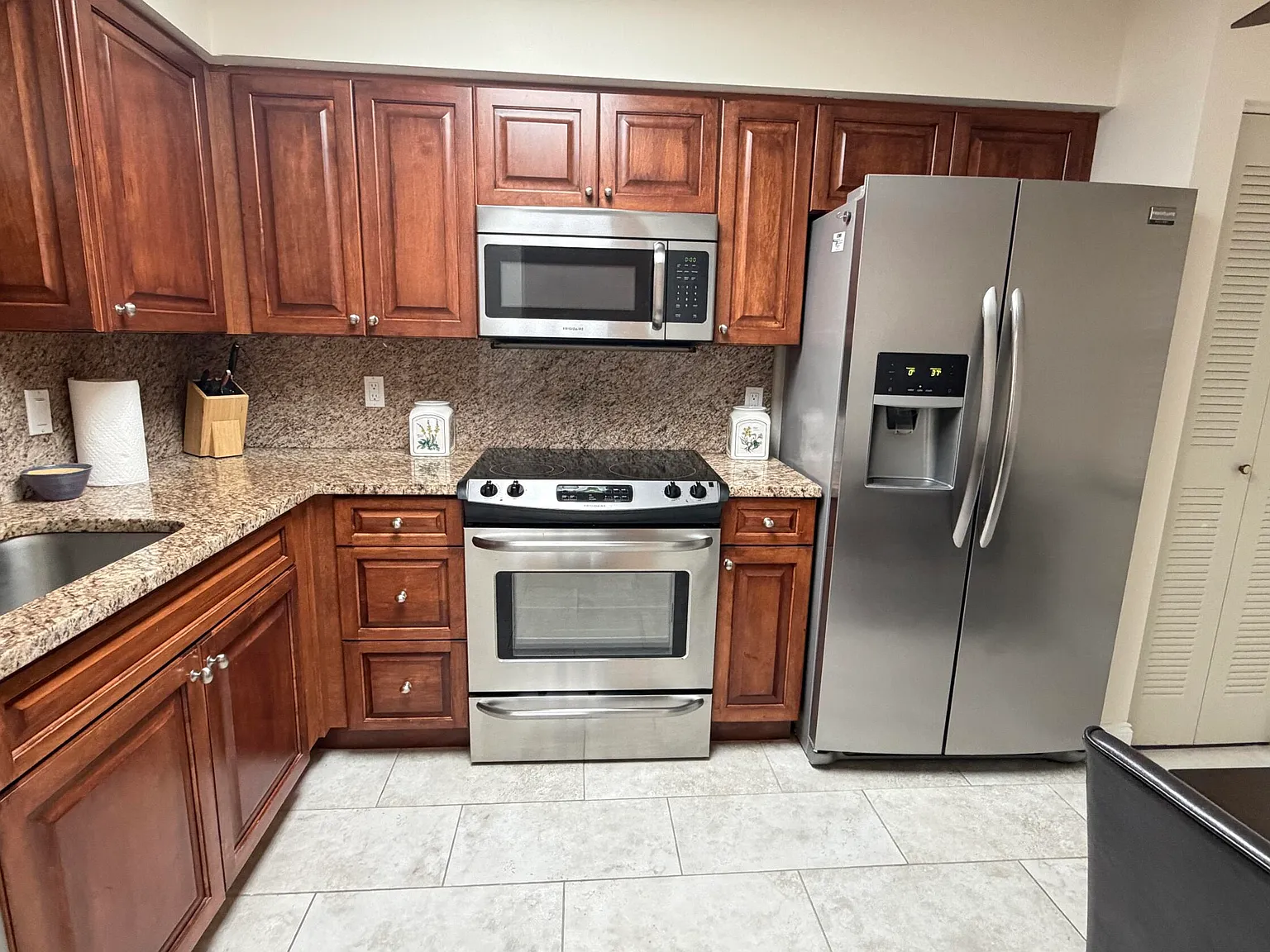 2 bed, 2.0 bath, 1150 sqft, $3,395 — Photo 3