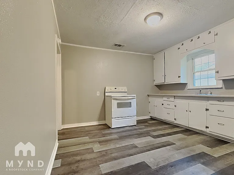 404 N Kenwood Rd — Photo 8