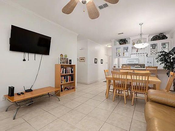 4th image of 120 E Campeche St #4