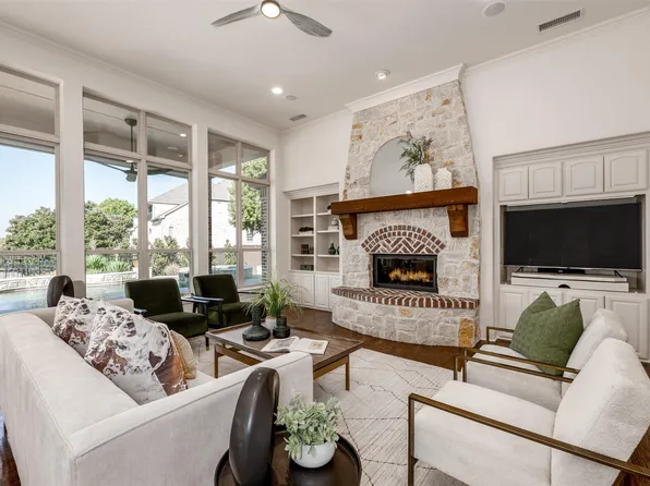 2911 Merlin Dr, The Colony, TX 75056