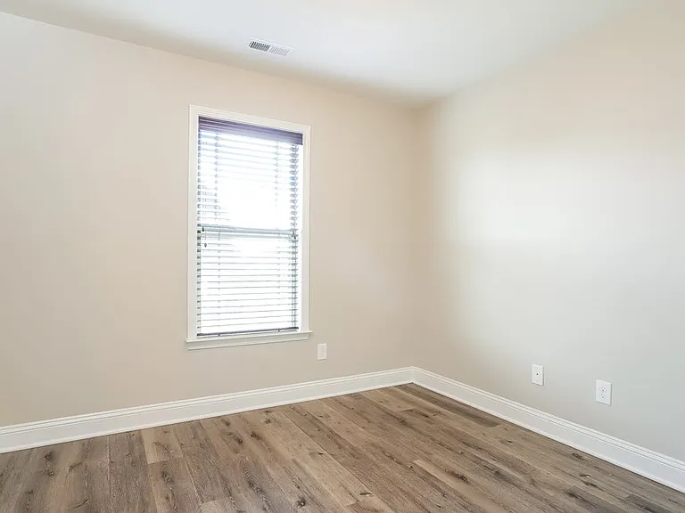 104 Claymore Dr — Photo 15
