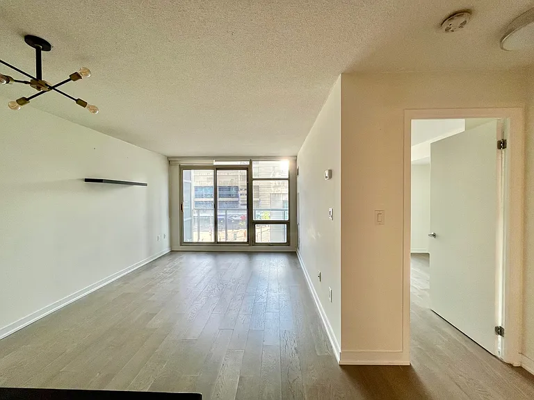 10 Navy Wharf Ct #608 — Photo 16