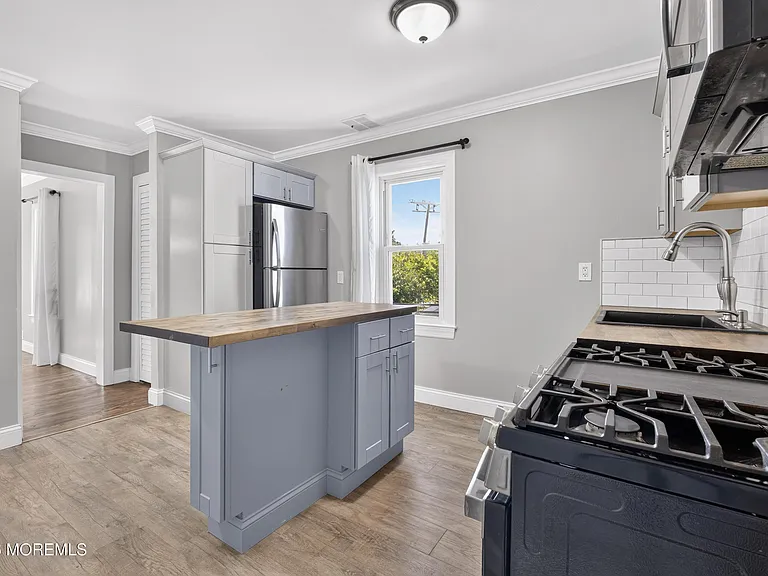 907 Bond St #2 — Photo 18